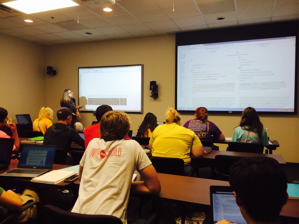 Dr. Becky Carmichael introduces LSU students to Wikipedia in Dr. Vincent Wilson's Environmental Sciences course.