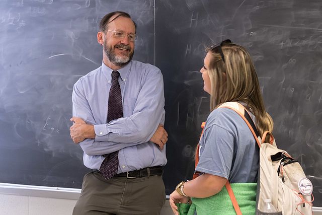 Dr. Robert Cummings discusses the Wikipedia assignment with one of his students.